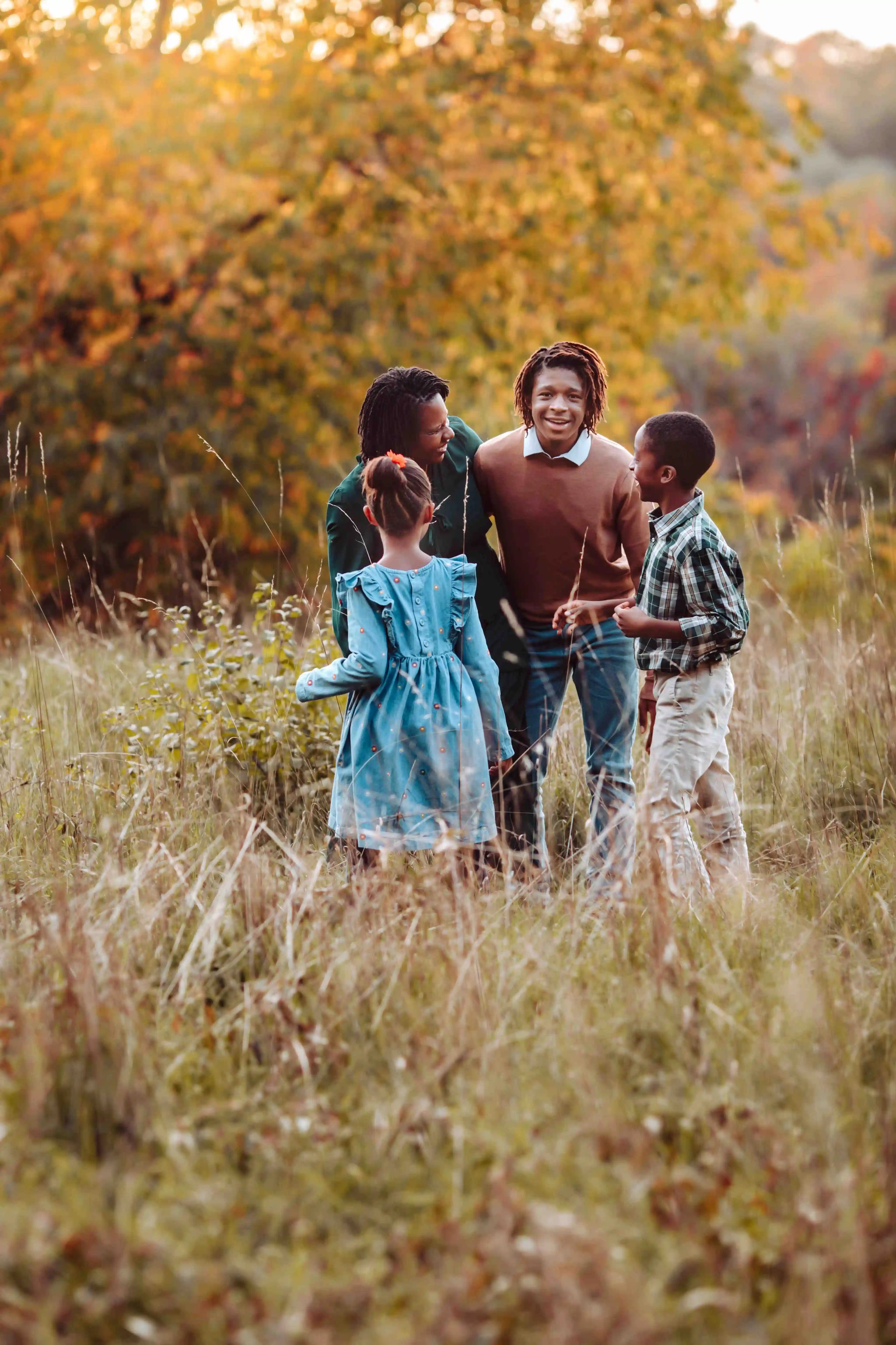 Coordinating outfits for fall family photos best sale